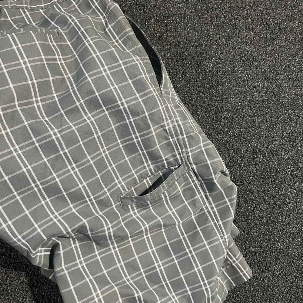 PGA Tour Mens Grey White Plaid Golf Shorts Size 42 Windowpane Performance Active - Picture 10 of 10